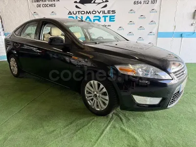 Usado Ford Mondeo Ghia 145 CV (106 kW) 2008 Negro Berlina