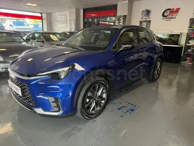 Usado Lexus LBX 136 CV (100 kW) 2025 Azul SUV