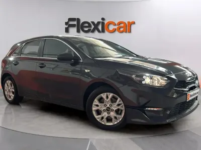 Usado Kia Ceed 136 CV (100 kW) 2023 Gris Utilitario