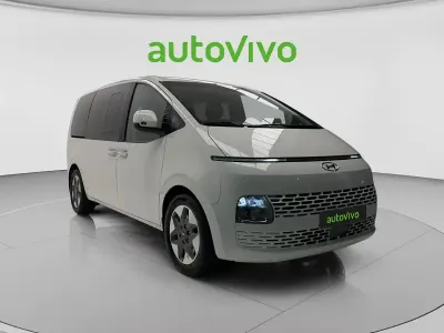 Usado Hyundai Staria 178 CV (130 kW) 2022 Creamy white Monovolumen