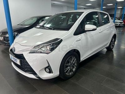 Usado Toyota Yaris Hybrid Active 100 CV (73 kW) 2019 Blanco Berlina