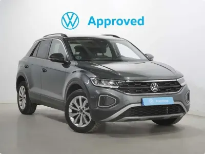 Usado VW T-Roc Life 150 CV (110 kW) 2023 Gris SUV
