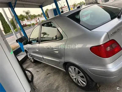 Usado Citroën Xsara Exclusive 90 CV (66 kW) 2001 Gris / plata Berlina