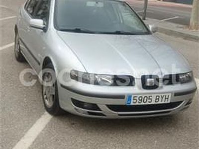 Usado Seat Toledo Stella 90 CV (66 kW) 2002 Gris / plata Berlina
