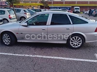 Usado Opel Vectra Sport 125 CV (91 kW) 2002 Gris / plata Berlina