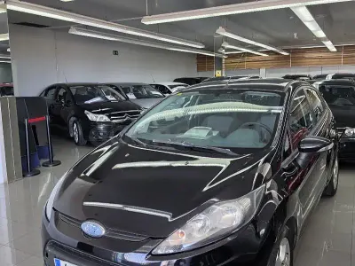 Usado Ford Fiesta Trend 68 CV (50 kW) 2009 Negro Berlina
