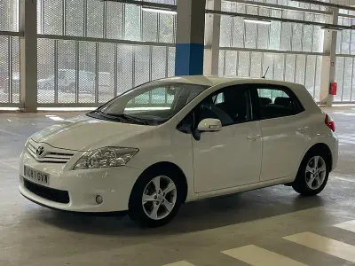 Usado Toyota Auris Active 132 CV (97 kW) 2010 Blanco Utilitario