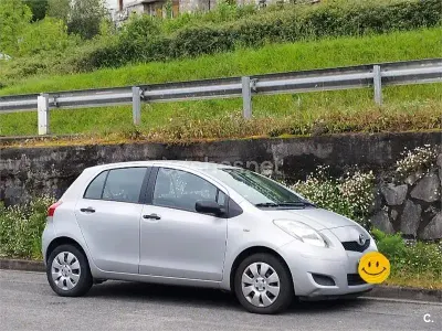 Usado Toyota Yaris Active 69 CV (50 kW) 2009 Blanco Utilitario