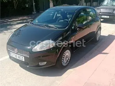 Usado Fiat Punto Pop 75 CV (55 kW) 2011 Negro Utilitario
