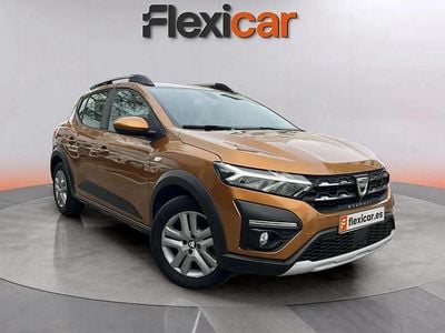 Usado Dacia Sandero Comfort 101 CV (74 kW) 2021 Amarillo Berlina