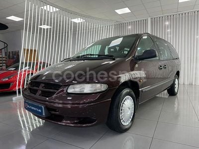 Usado Chrysler Grand Voyager 150 CV (110 kW) 2002 Granate Monovolumen