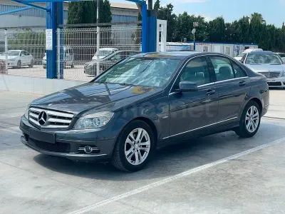 Usado Mercedes C200 Avantgarde 136 CV (100 kW) 2010 Negro Berlina