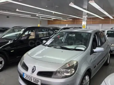 Begagnad Renault Clio II Exception 105 HK (77 kW) 2008 Grå Sedan
