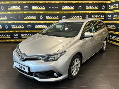 Usado Toyota Auris Hybrid 136 CV (100 kW) 2018 Gris Familiar