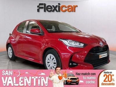 Usado Toyota Yaris Hybrid Active 116 CV (85 kW) 2023 Rojo Berlina