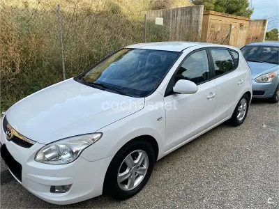 Käytetty Hyundai i30 Classic 109 HP (80 kW) 2008 Valkoinen Sedan