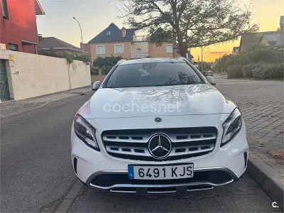 Usado Mercedes GLA200 136 CV (100 kW) 2018 Blanco SUV