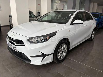 Usado Kia Ceed 136 CV (100 kW) 2023 Blanco Utilitario