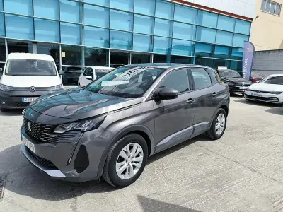 Usado Peugeot 3008 Active 130 CV (95 kW) 2021 Gris / plata SUV