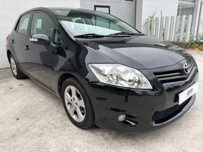Usado Toyota Auris Active 132 CV (97 kW) 2011 Negro Utilitario