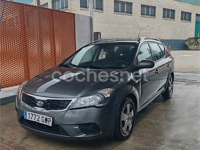 Gris / plata Usado 2010 Kia Ceed Utilitario | 3900 € (Precio justo)