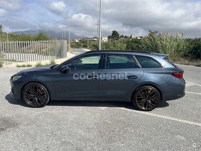 Gris / plata Usado 2024 Cupra Leon Familiar | 29.900 € (Un poco caro)