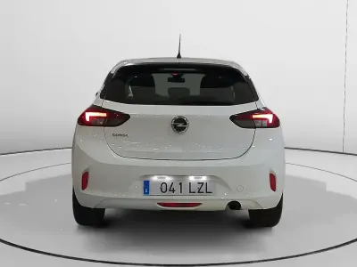 Używany Opel Corsa Edition 102 KM (75 kW) 2022 Biały Sedan/Limuzyna