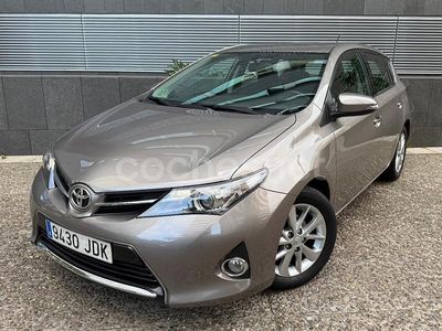 Usado Toyota Auris 132 CV (97 kW) 2015 Marrón Berlina