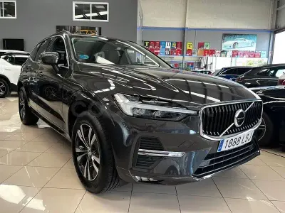 Usado Volvo XC60 Momentum 197 CV (144 kW) 2021 Gris / plata SUV