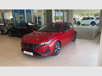 Usado Peugeot 308 Allure 131 CV (96 kW) 2023 Rojo Utilitario