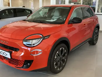 Nuevo Fiat 600E La Prima 114 kW (156 CV) 2025 Naranja