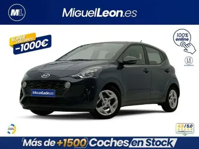 Usado Hyundai i10 67 CV (49 kW) 2023 Gris Utilitario