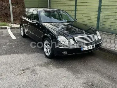 Usado Mercedes E220 Elegance 143 CV (105 kW) 2002 Negro Berlina