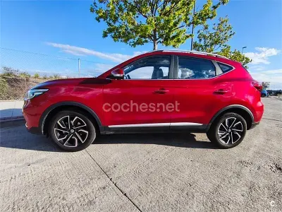 Begagnad MG ZS Luxury 111 HK (81 kW) 2023 Röd SUV