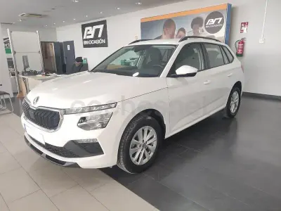 Usado Skoda Kamiq Essence 95 CV (69 kW) 2024 Blanco SUV