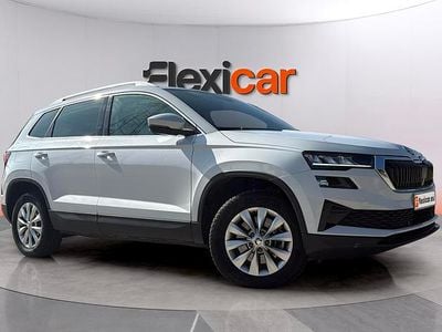 Usado Skoda Karoq Ambition 150 CV (110 kW) 2023 Blanco SUV