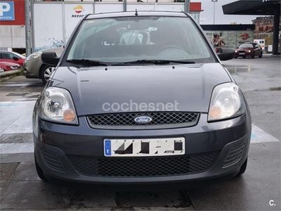Usado Ford Fiesta Ambiente 68 CV (50 kW) 2008 Gris / plata Berlina