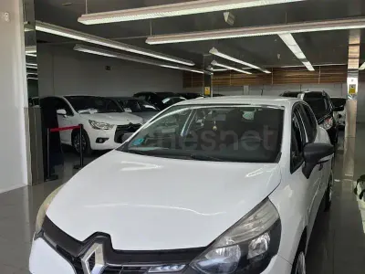Usado Renault Clio IV Business 75 CV (55 kW) 2017 Blanco Berlina