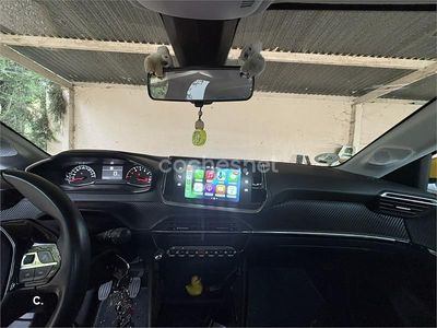 Usado Peugeot 208 Style 100 CV (73 kW) 2021 Amarillo Utilitario