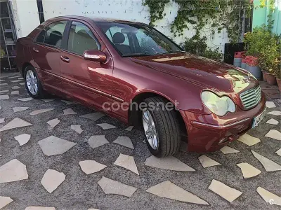 Usado Mercedes C220 Elegance 143 CV (105 kW) 2002 Granate Berlina