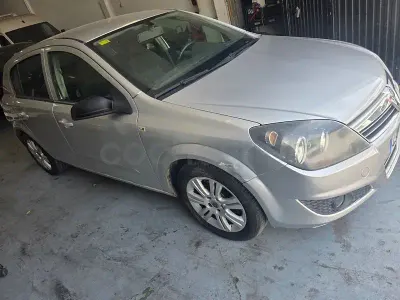 Usado Opel Astra Club 80 CV (58 kW) 2004 Gris / plata Berlina