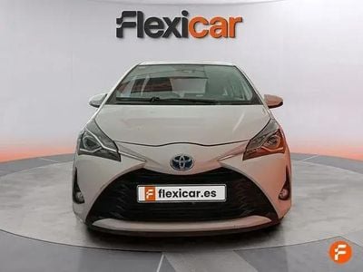 Używany Toyota Yaris Hybrid Active 100 KM (73 kW) 2020 Biały Sedan/Limuzyna