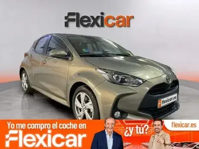 Usado Toyota Yaris Active 116 CV (85 kW) 2025 Gris Utilitario