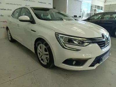 Usado Renault Mégane IV Bose Edition 115 CV (84 kW) 2019 Blanco Berlina