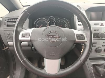 Gris / plata Usado 2010 Opel Zafira Family Monovolumen | 5999 € (Precio justo)