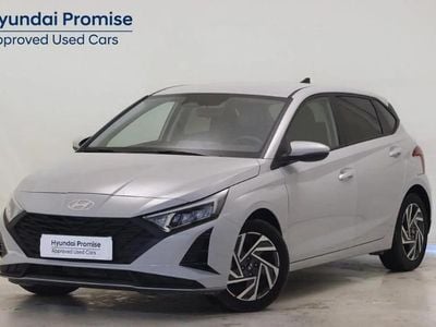 Usado Hyundai i20 100 CV (73 kW) 2025 Gris/plata Utilitario