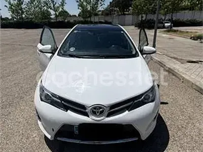 Usado Toyota Auris Active 90 CV (66 kW) 2013 Blanco Berlina