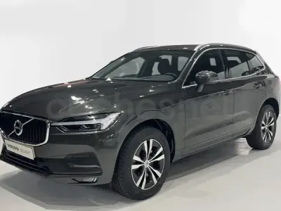 Usado Volvo XC60 Momentum 197 CV (144 kW) 2021 Gris / plata SUV