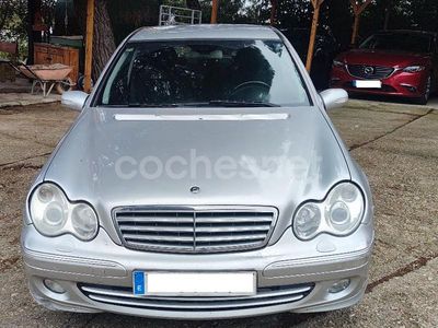 Gris / plata Usado 2004 Mercedes C220 Elegance Berlina | 2500 €