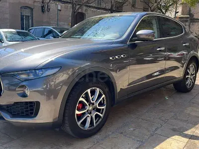 Usado Maserati Levante 275 CV (202 kW) 2017 Gris / plata SUV